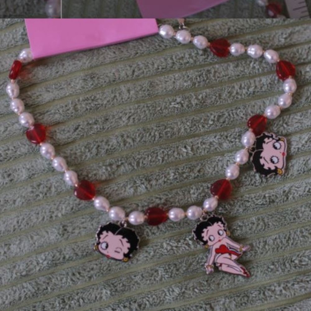 NWT Betty Boop Faux Pearls Beaded Necklace.